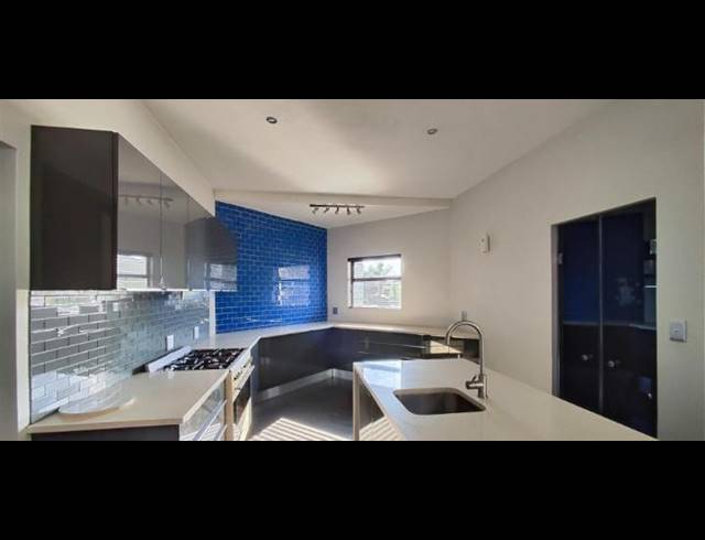 5 BEDROOM HOUSE FOR SALE IN GLEN ERASMIA